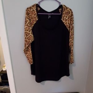EUC Torrid 3/4 Sleeve Top